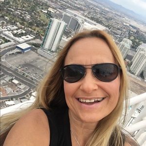 Meet your Posher, Desiree